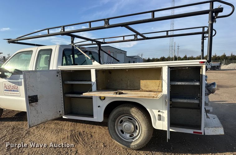 image for item ET4090 2013 Ford F350 Super Duty Ext. Cab utility bed pickup truck