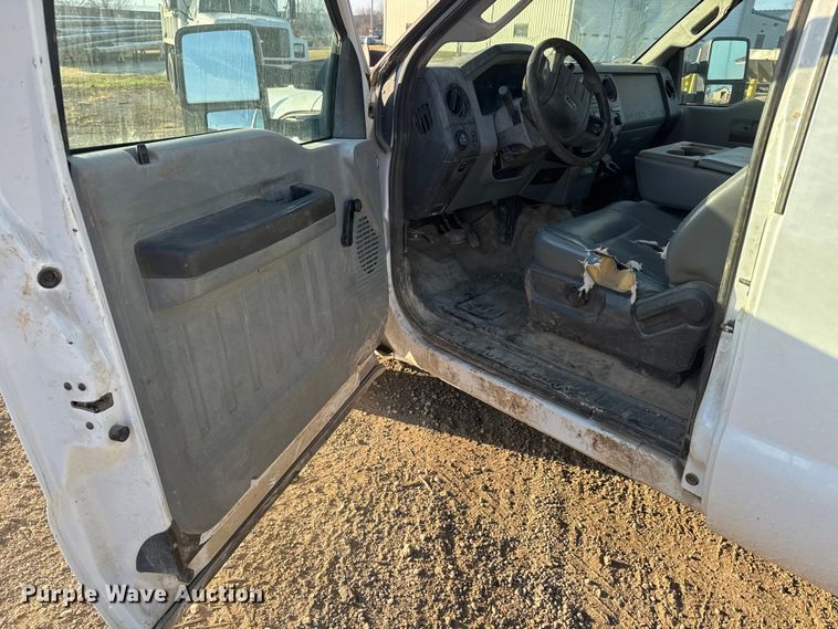 image for item ET4090 2013 Ford F350 Super Duty Ext. Cab utility bed pickup truck