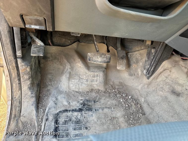 image for item ET4090 2013 Ford F350 Super Duty Ext. Cab utility bed pickup truck