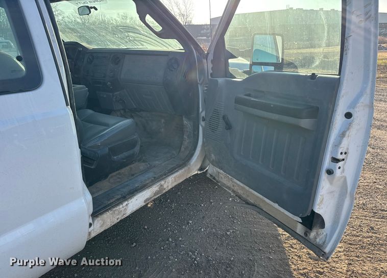 image for item ET4090 2013 Ford F350 Super Duty Ext. Cab utility bed pickup truck