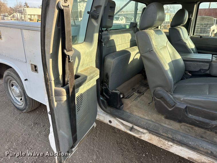 image for item ET4090 2013 Ford F350 Super Duty Ext. Cab utility bed pickup truck