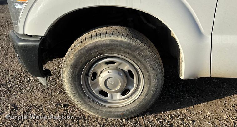 image for item ET4090 2013 Ford F350 Super Duty Ext. Cab utility bed pickup truck