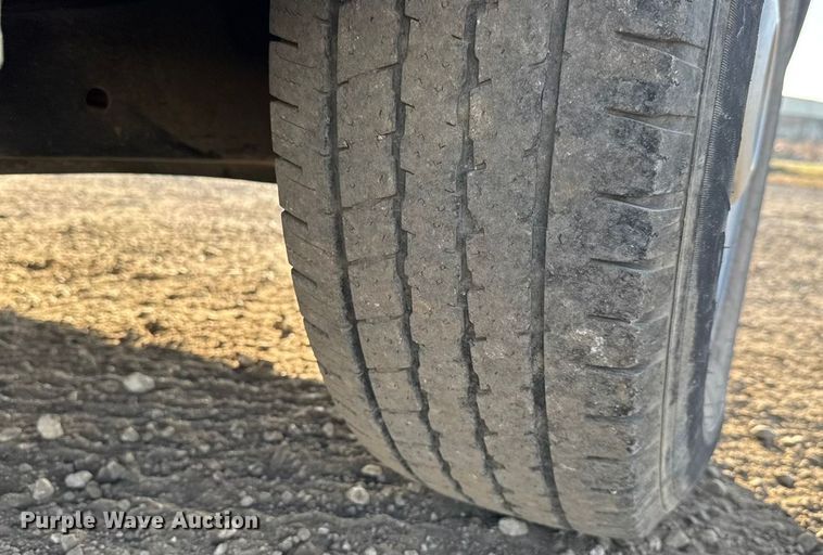 image for item ET4090 2013 Ford F350 Super Duty Ext. Cab utility bed pickup truck