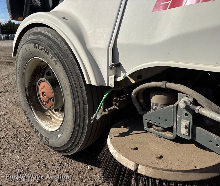 image for item ET4093 2009 Elgin Pelican Series NP street sweeper