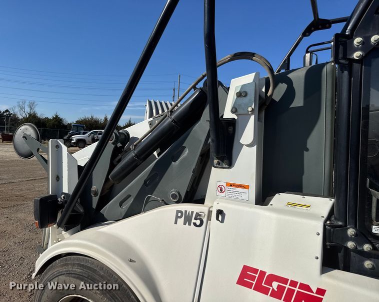 image for item ET4093 2009 Elgin Pelican Series NP street sweeper