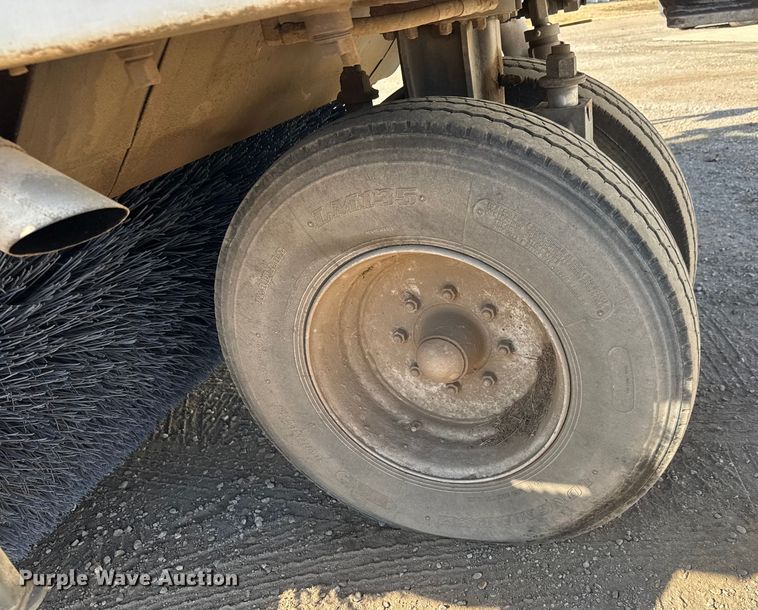 image for item ET4093 2009 Elgin Pelican Series NP street sweeper