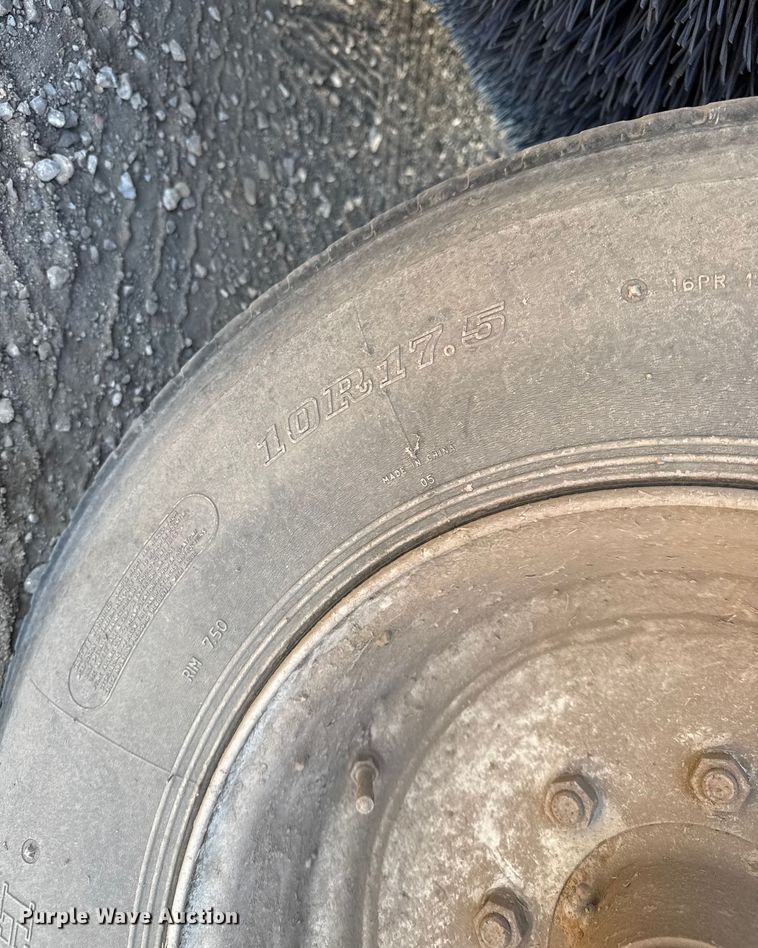 image for item ET4093 2009 Elgin Pelican Series NP street sweeper