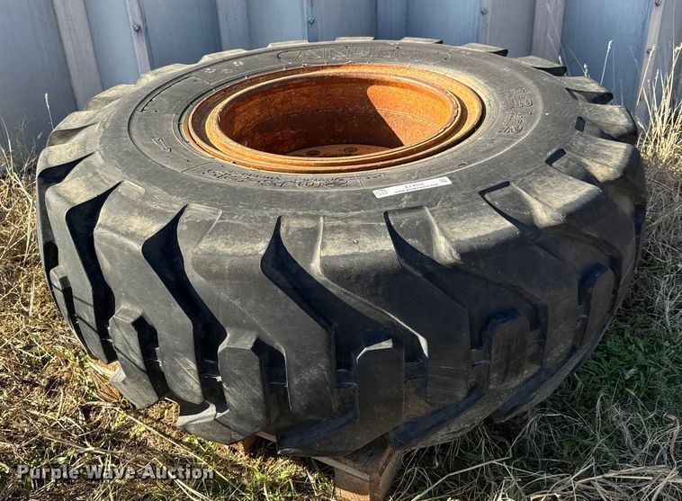 image for item ET4094 Akuret E-2/L-2 wheel loader tire and wheel
