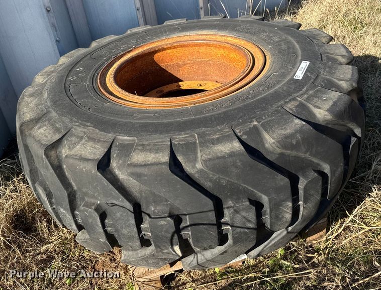 image for item ET4094 Akuret E-2/L-2 wheel loader tire and wheel
