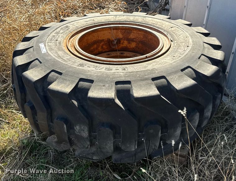 image for item ET4094 Akuret E-2/L-2 wheel loader tire and wheel