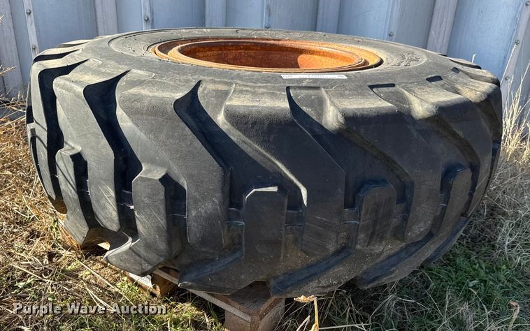 image for item ET4094 Akuret E-2/L-2 wheel loader tire and wheel