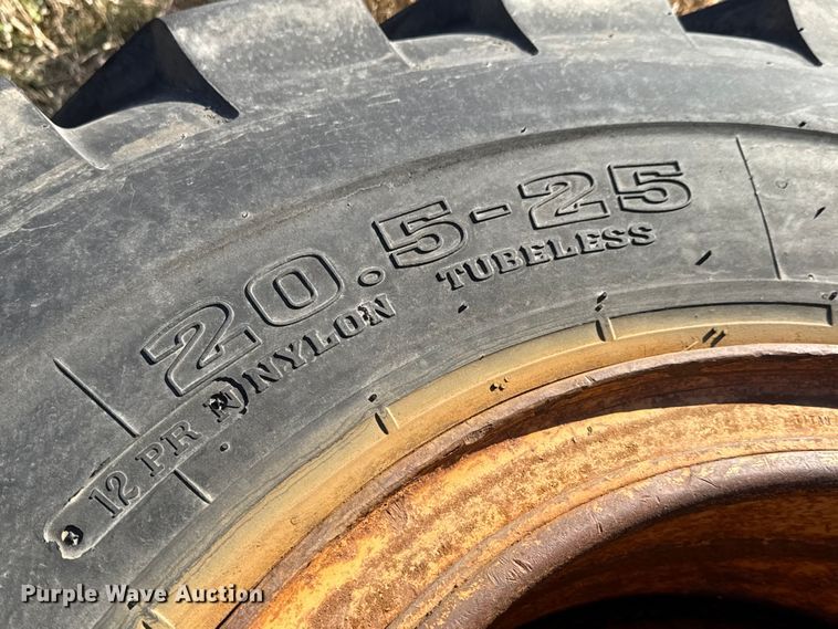 image for item ET4094 Akuret E-2/L-2 wheel loader tire and wheel