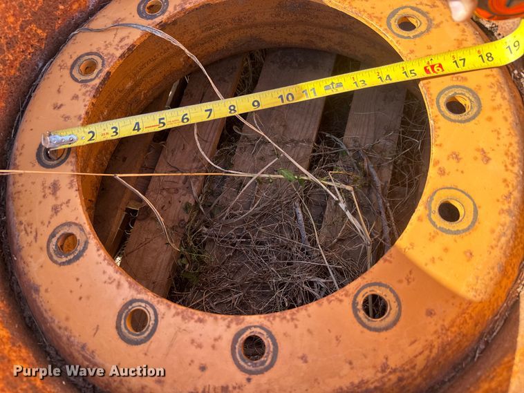 image for item ET4094 Akuret E-2/L-2 wheel loader tire and wheel