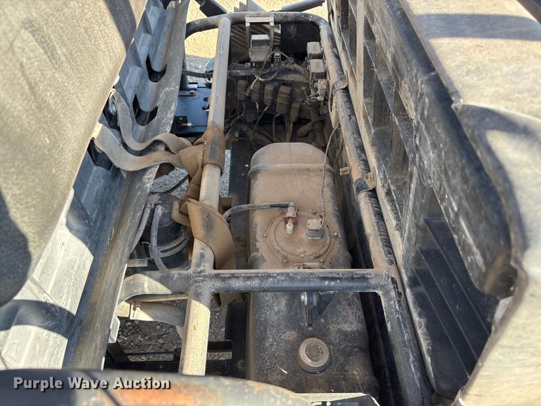 image for item ET4096 2011 Kawasaki Mule utility vehicle