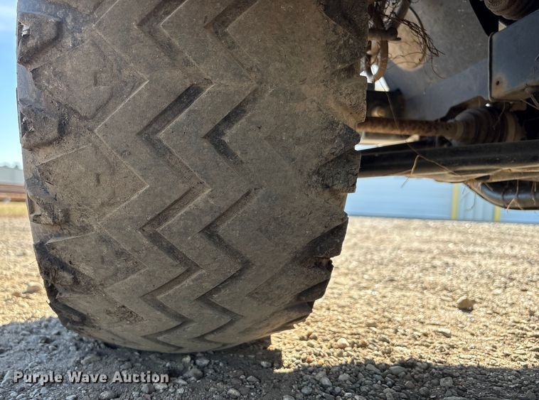 image for item ET4096 2011 Kawasaki Mule utility vehicle