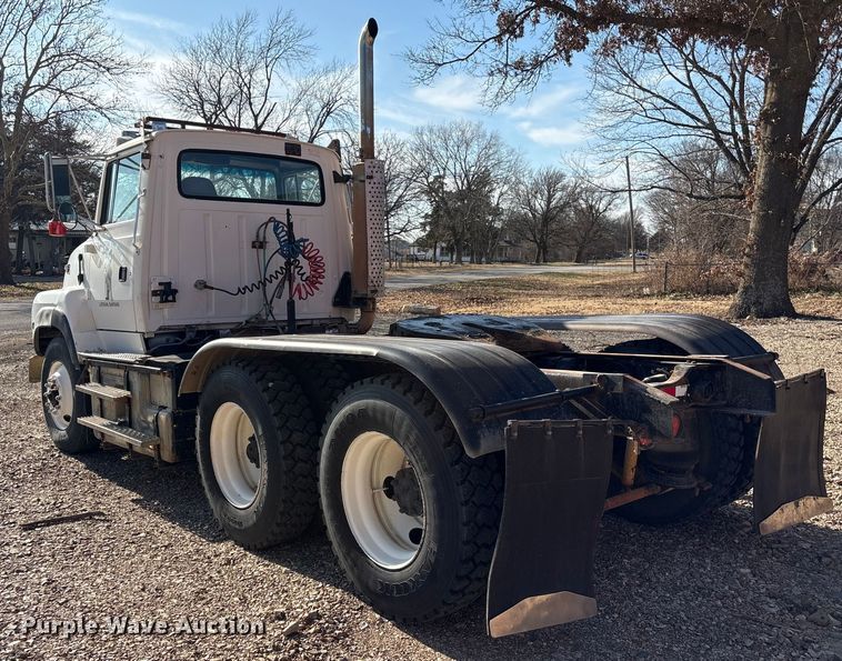 image for item ET4098 1993 Ford LTA9000 semi truck