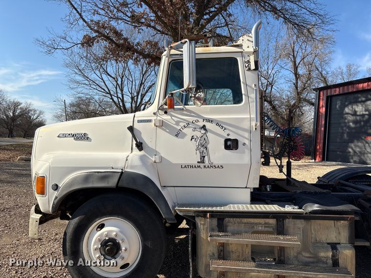 image for item ET4098 1993 Ford LTA9000 semi truck