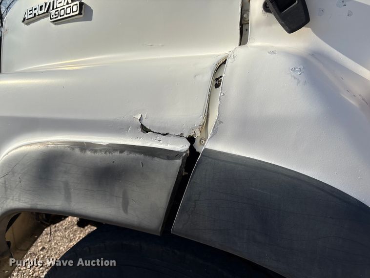 image for item ET4098 1993 Ford LTA9000 semi truck