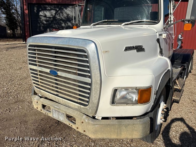 image for item ET4098 1993 Ford LTA9000 semi truck