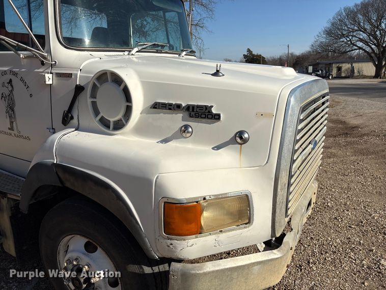 image for item ET4098 1993 Ford LTA9000 semi truck