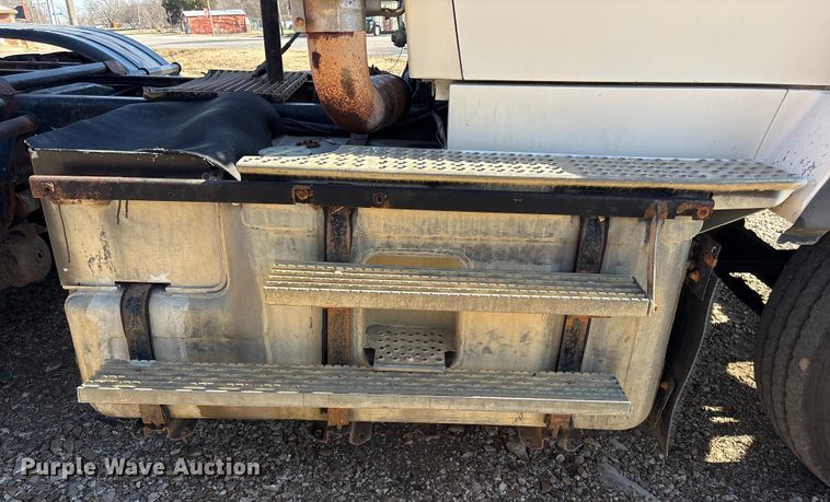 image for item ET4098 1993 Ford LTA9000 semi truck