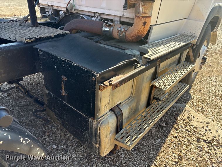 image for item ET4098 1993 Ford LTA9000 semi truck