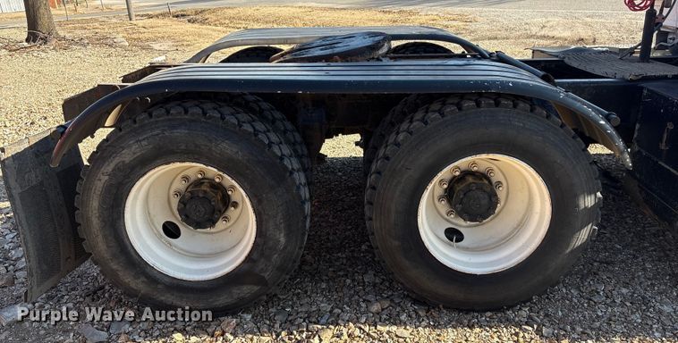 image for item ET4098 1993 Ford LTA9000 semi truck