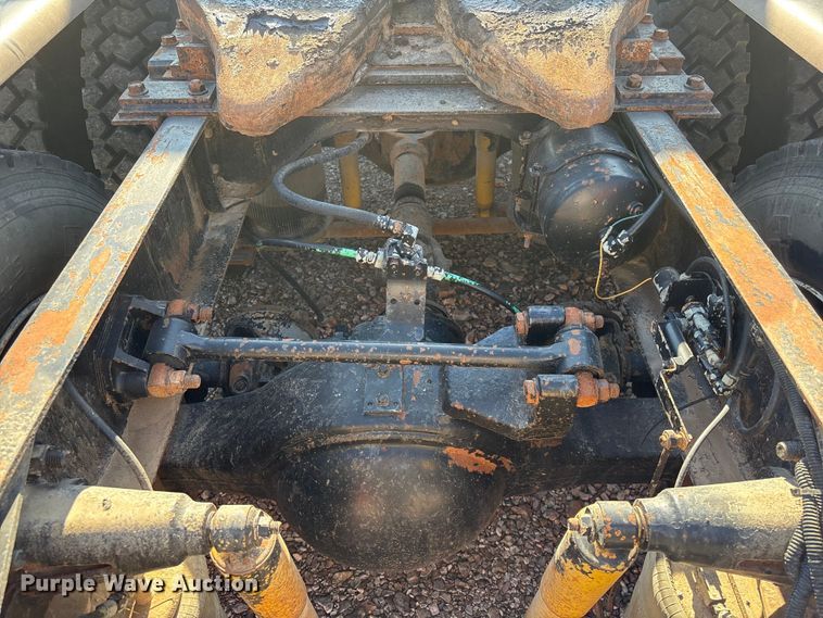 image for item ET4098 1993 Ford LTA9000 semi truck