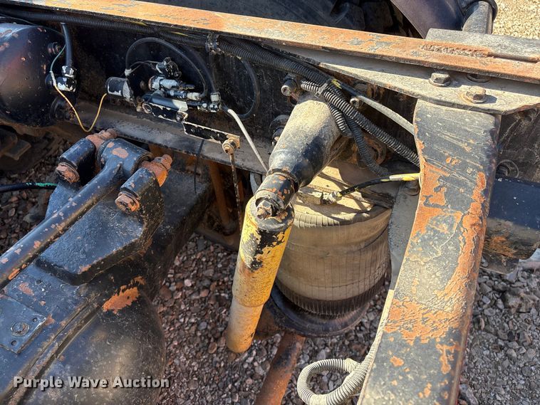 image for item ET4098 1993 Ford LTA9000 semi truck