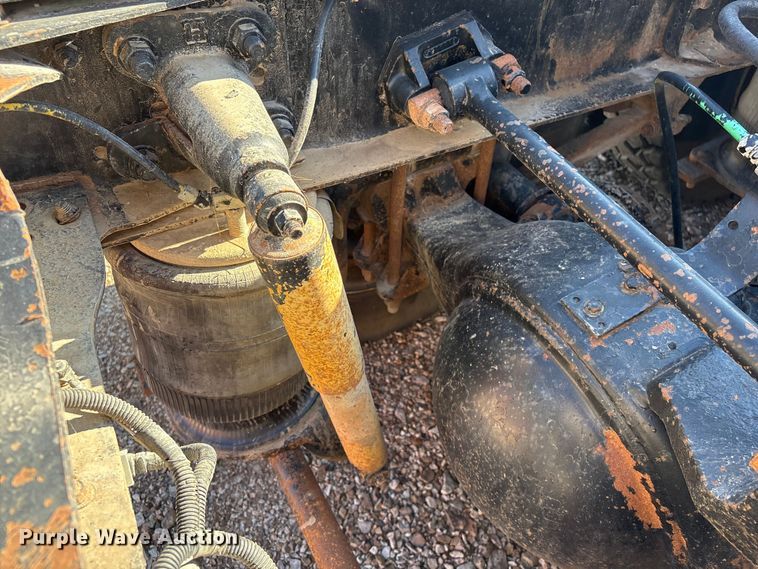 image for item ET4098 1993 Ford LTA9000 semi truck