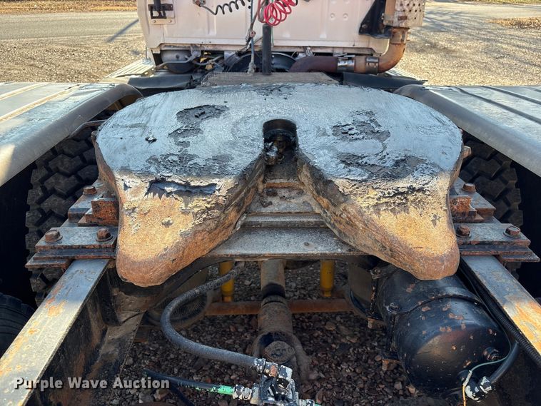 image for item ET4098 1993 Ford LTA9000 semi truck