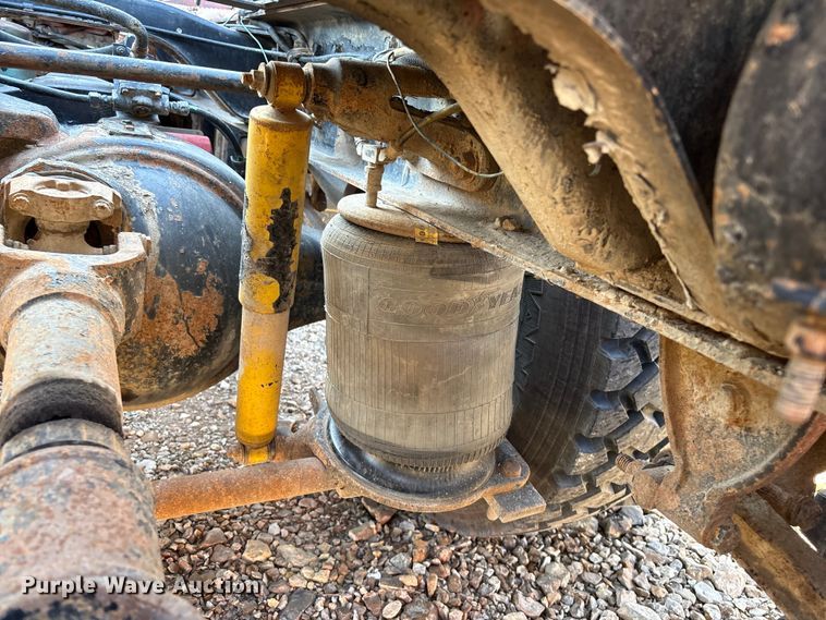 image for item ET4098 1993 Ford LTA9000 semi truck