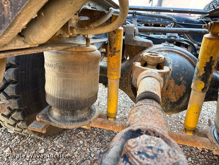 image for item ET4098 1993 Ford LTA9000 semi truck