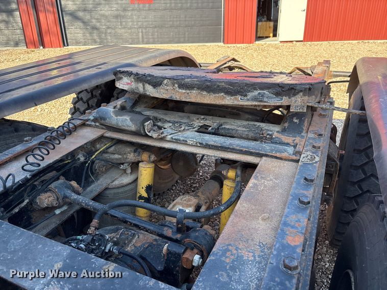 image for item ET4098 1993 Ford LTA9000 semi truck