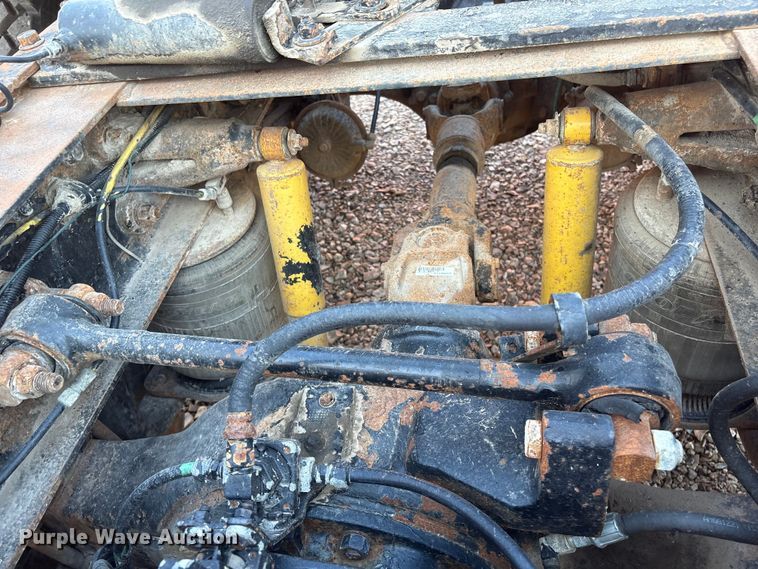 image for item ET4098 1993 Ford LTA9000 semi truck