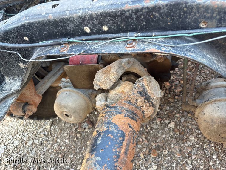 image for item ET4098 1993 Ford LTA9000 semi truck