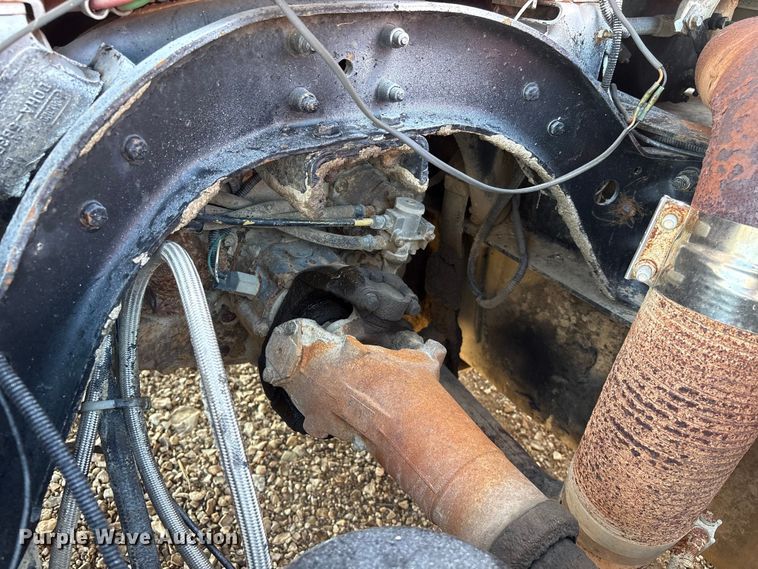 image for item ET4098 1993 Ford LTA9000 semi truck