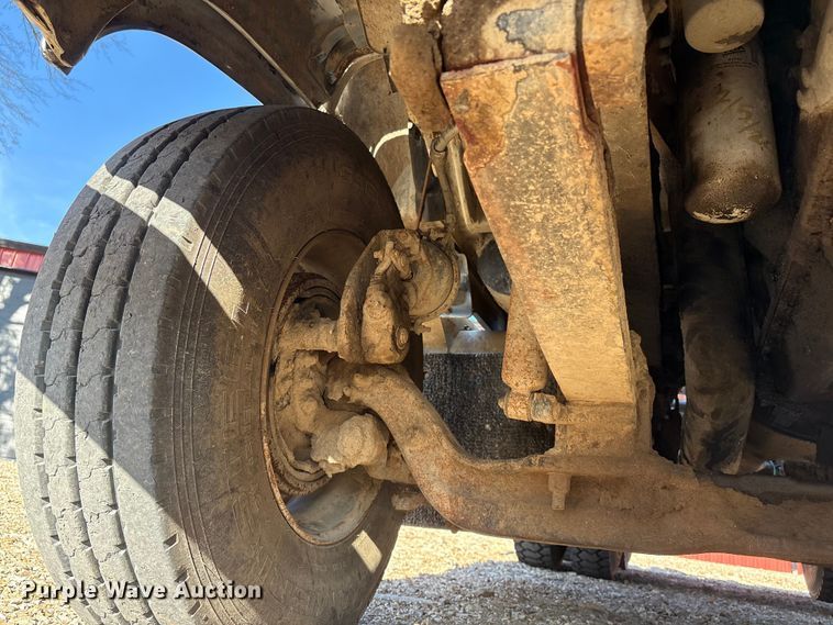 image for item ET4098 1993 Ford LTA9000 semi truck