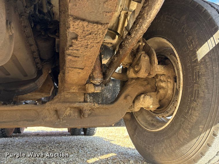 image for item ET4098 1993 Ford LTA9000 semi truck