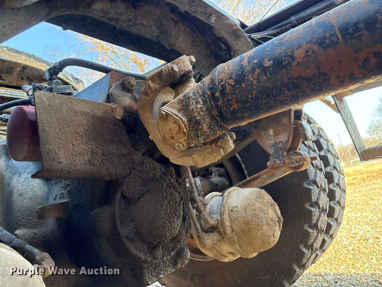 image for item ET4098 1993 Ford LTA9000 semi truck