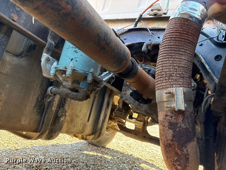 image for item ET4098 1993 Ford LTA9000 semi truck