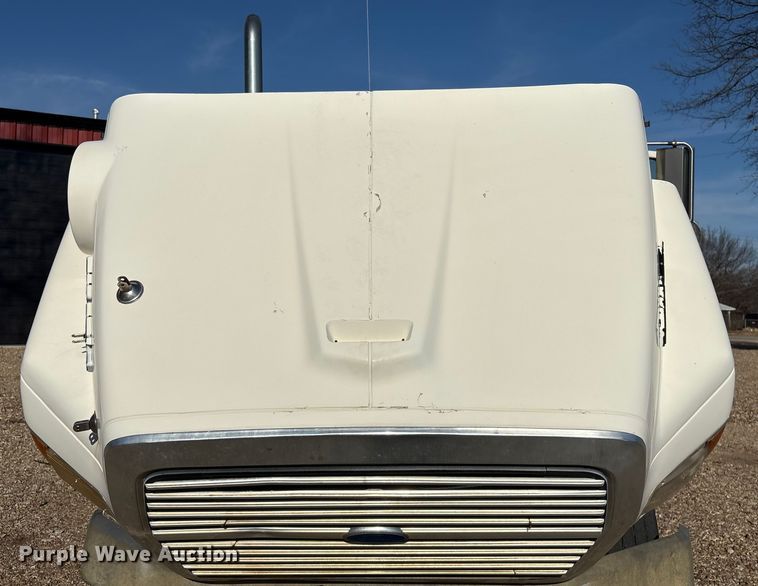 image for item ET4098 1993 Ford LTA9000 semi truck