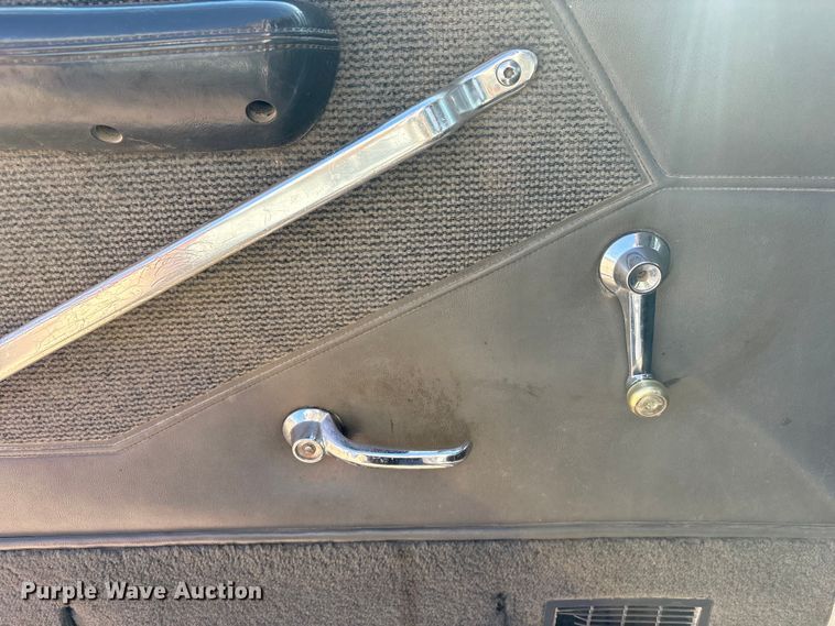 image for item ET4098 1993 Ford LTA9000 semi truck