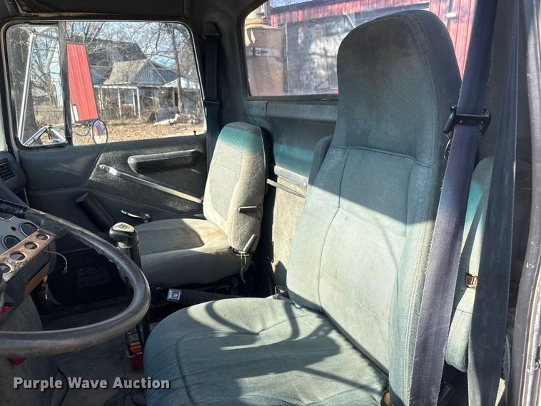 image for item ET4098 1993 Ford LTA9000 semi truck