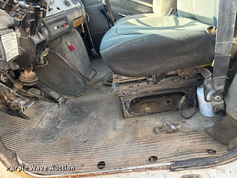 image for item ET4098 1993 Ford LTA9000 semi truck