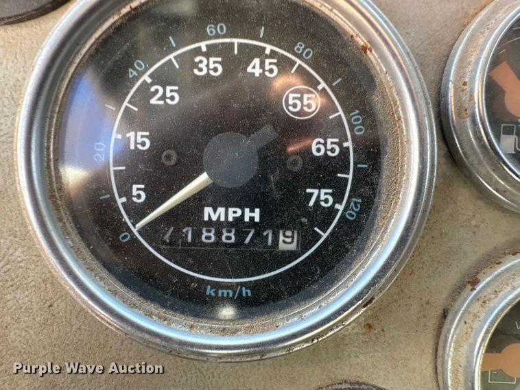 image for item ET4098 1993 Ford LTA9000 semi truck