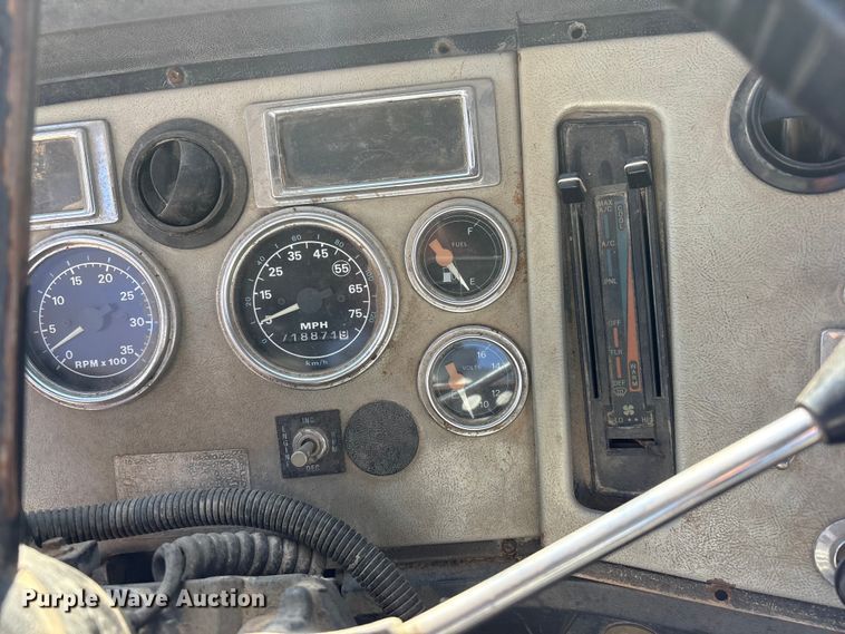 image for item ET4098 1993 Ford LTA9000 semi truck