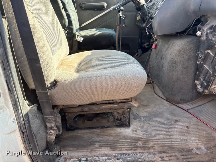 image for item ET4098 1993 Ford LTA9000 semi truck