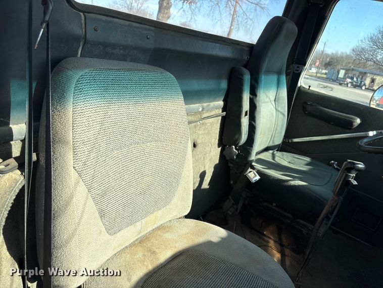 image for item ET4098 1993 Ford LTA9000 semi truck