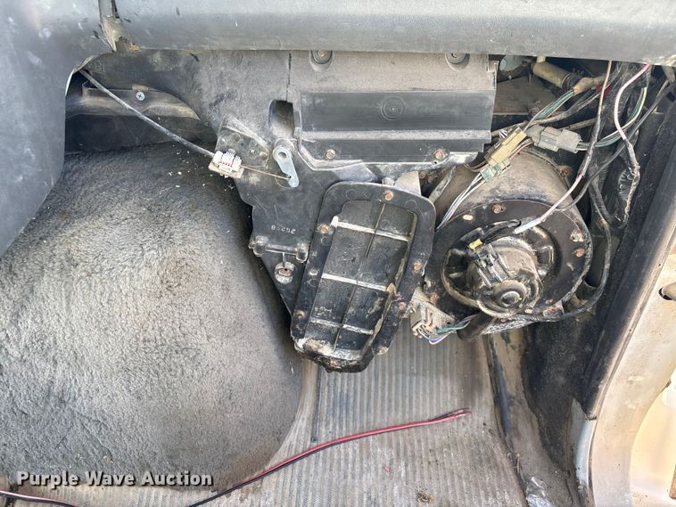 image for item ET4098 1993 Ford LTA9000 semi truck